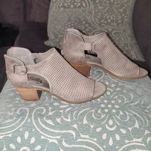 Carlos Santana Heels NWOT